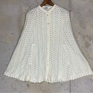 Vintage 60s crochet knit cream ivory button up shawl poncho one size